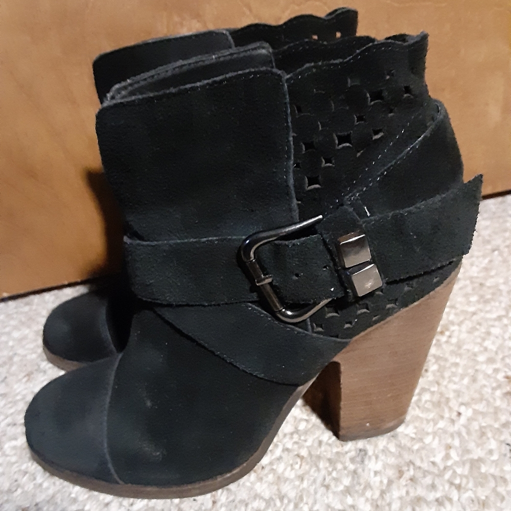 Bestsey Johnson Neeto suede Bootie